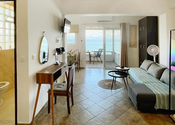 Chelona - Coastal Apartment